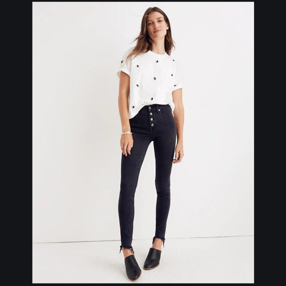 PETITE 9” mid-rise skinnies in Berkeley Black